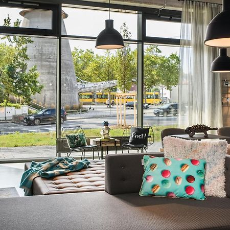 ホテル Moxy Stuttgart Feuerbach エクステリア 写真