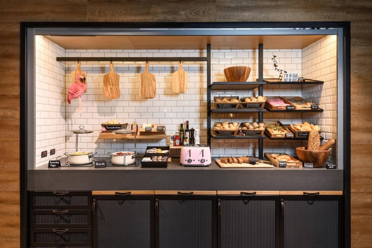 ホテル Moxy Stuttgart Feuerbach エクステリア 写真