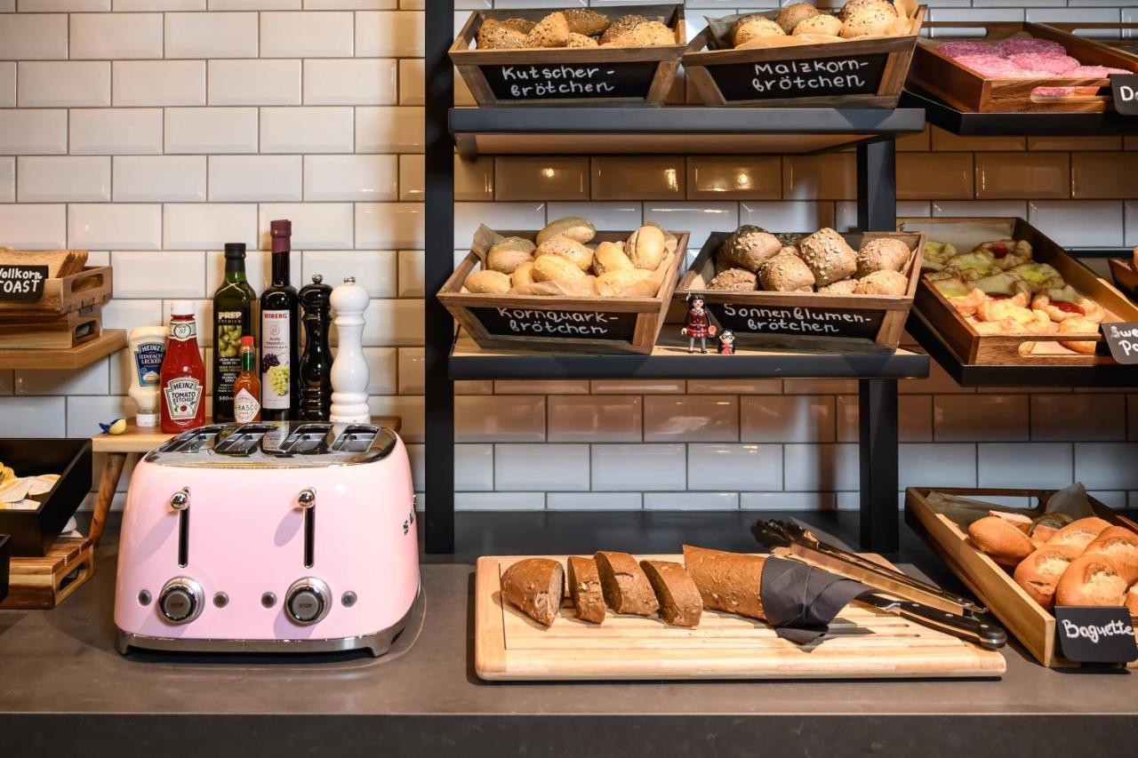 ホテル Moxy Stuttgart Feuerbach エクステリア 写真