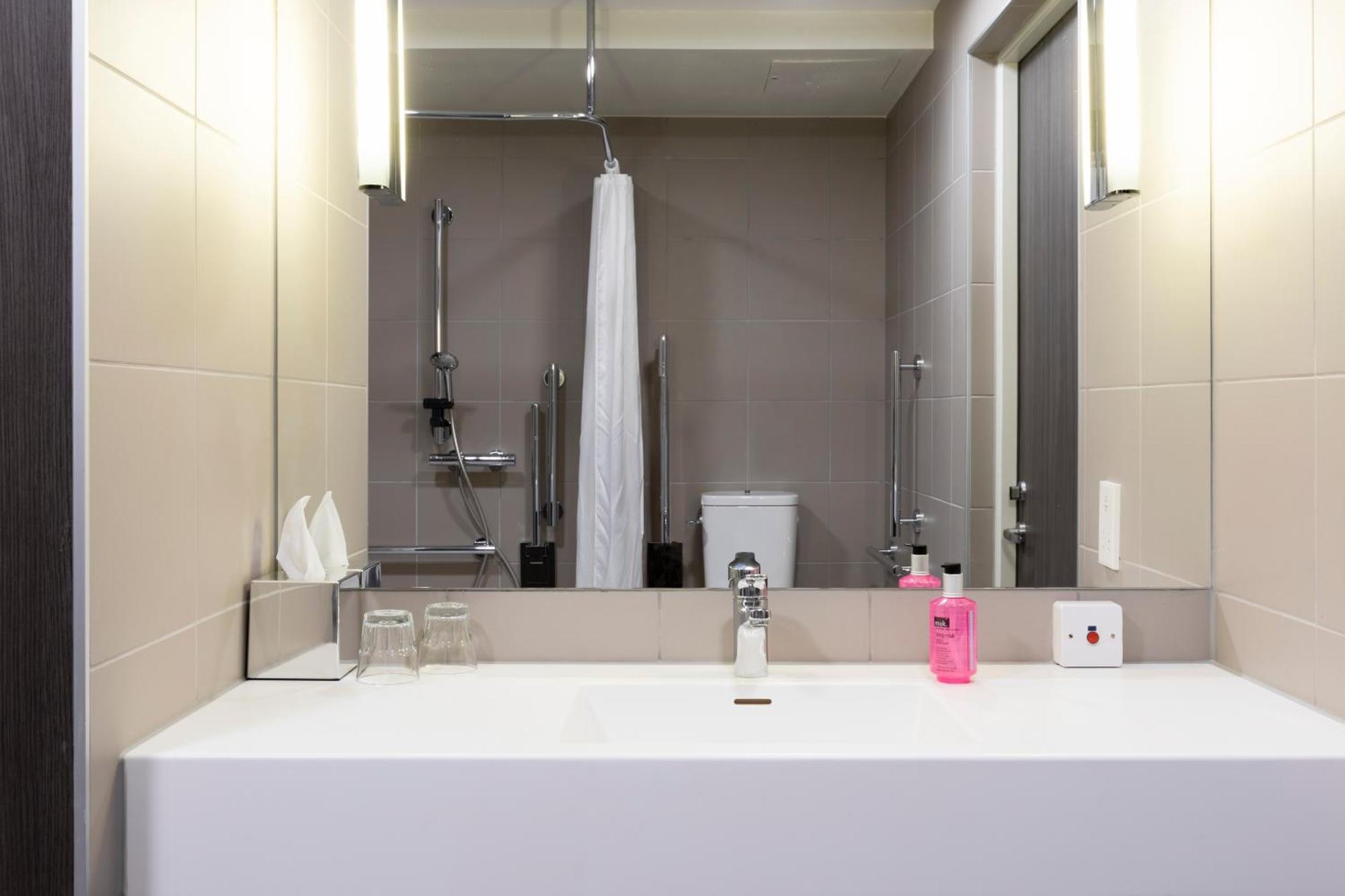 ホテル Moxy Stuttgart Feuerbach エクステリア 写真