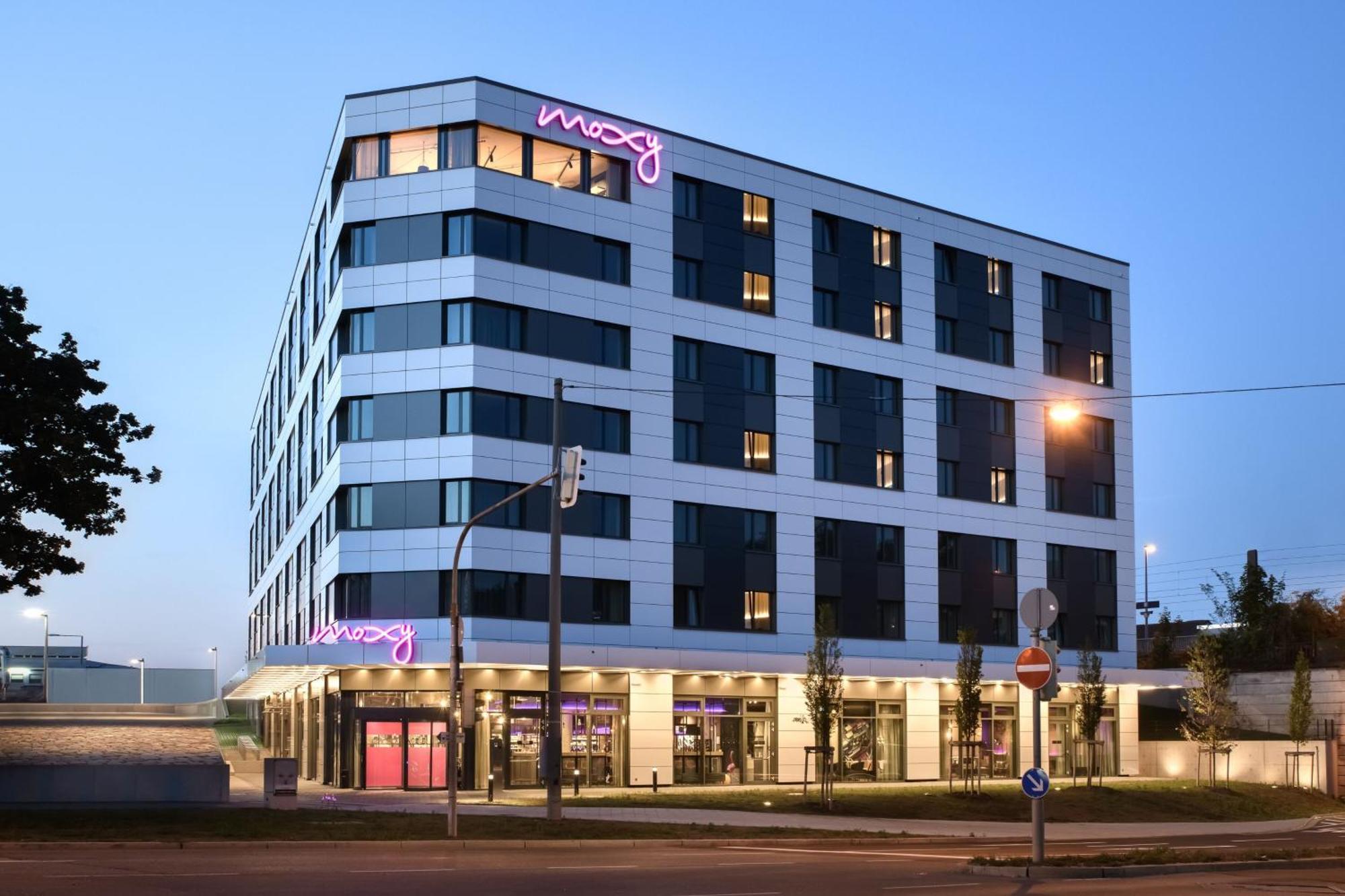 ホテル Moxy Stuttgart Feuerbach エクステリア 写真