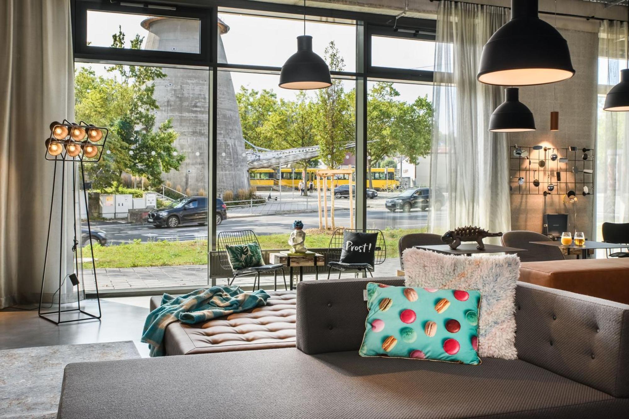 ホテル Moxy Stuttgart Feuerbach エクステリア 写真