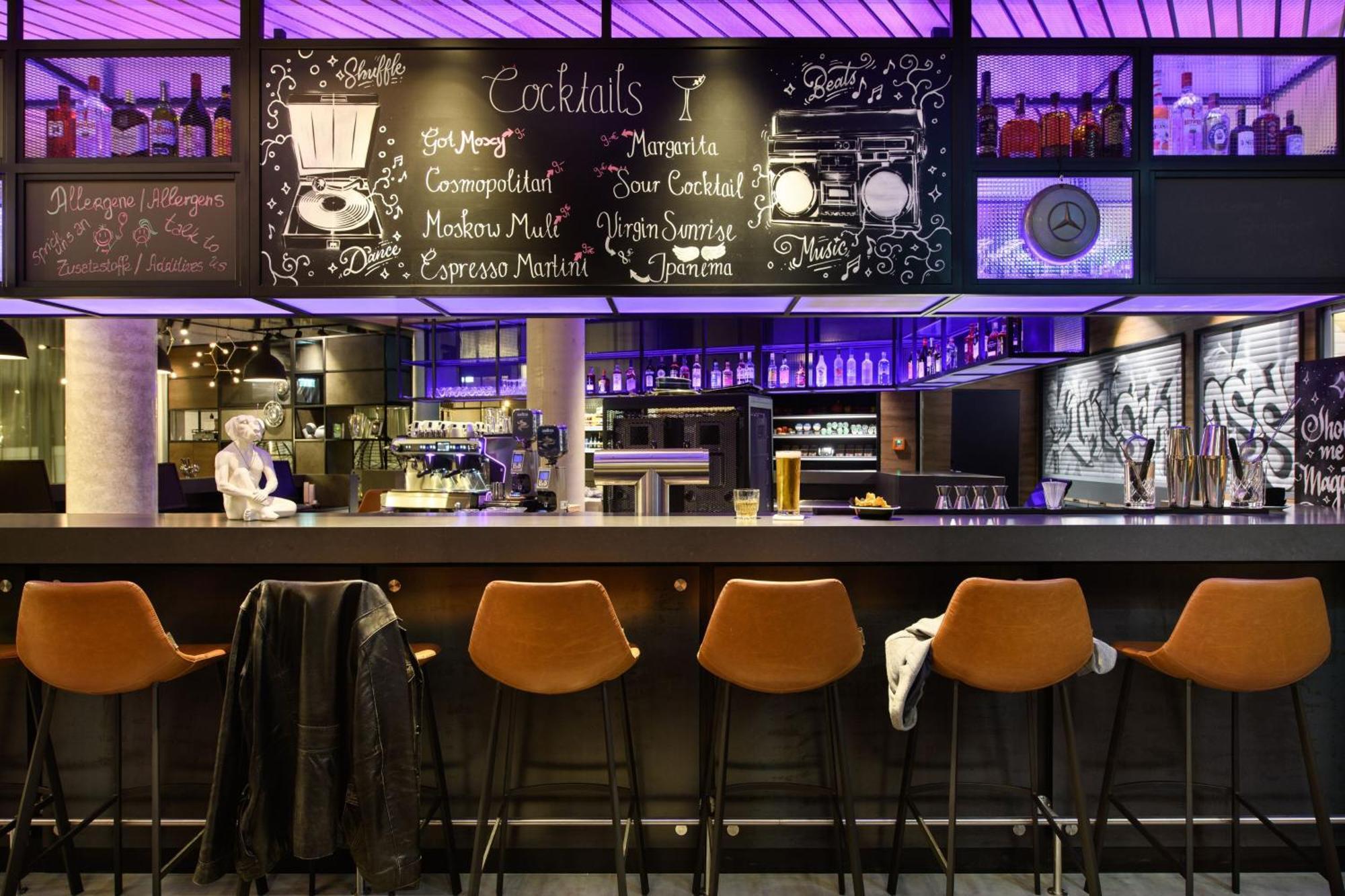 ホテル Moxy Stuttgart Feuerbach エクステリア 写真