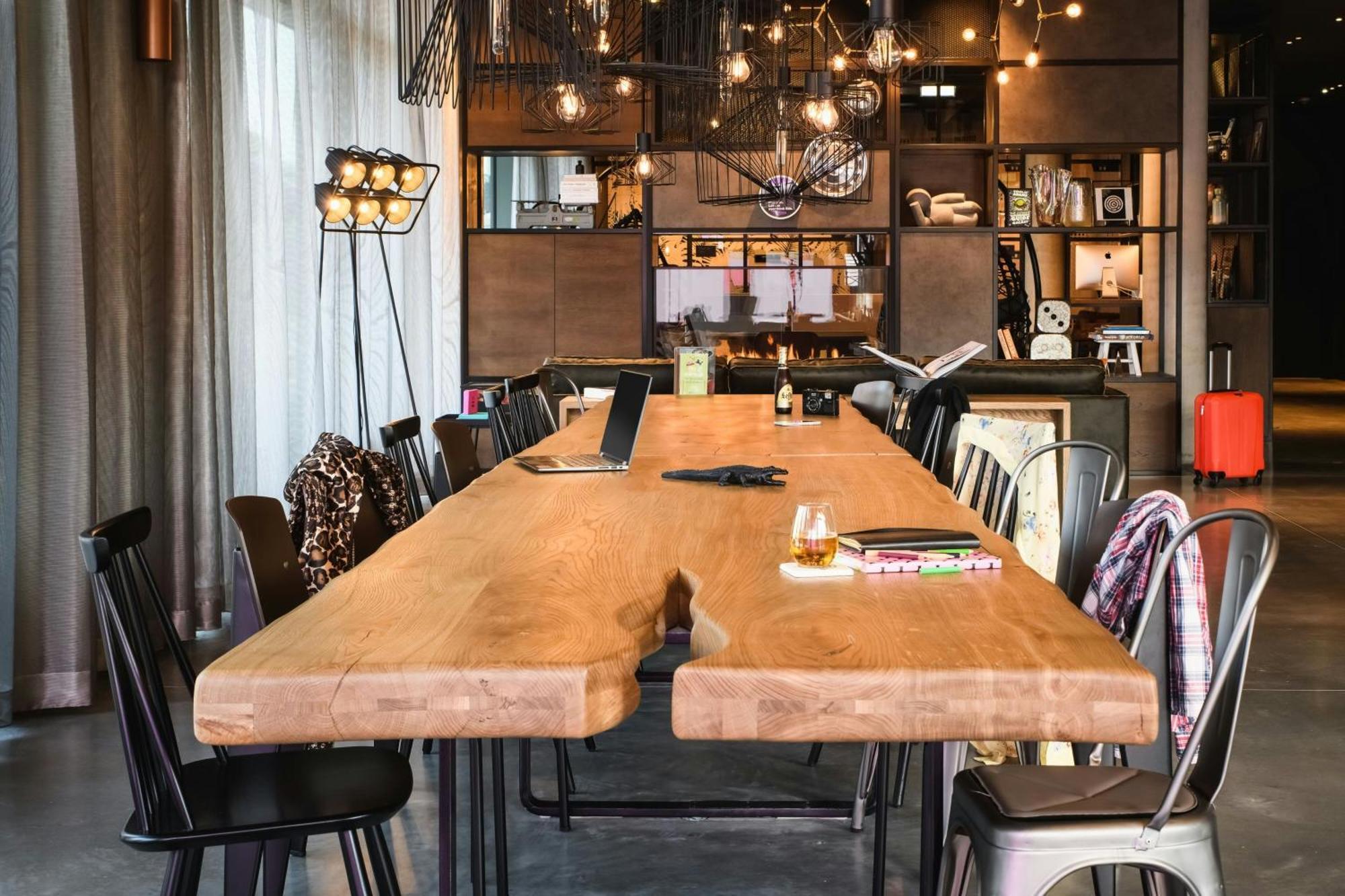 ホテル Moxy Stuttgart Feuerbach エクステリア 写真