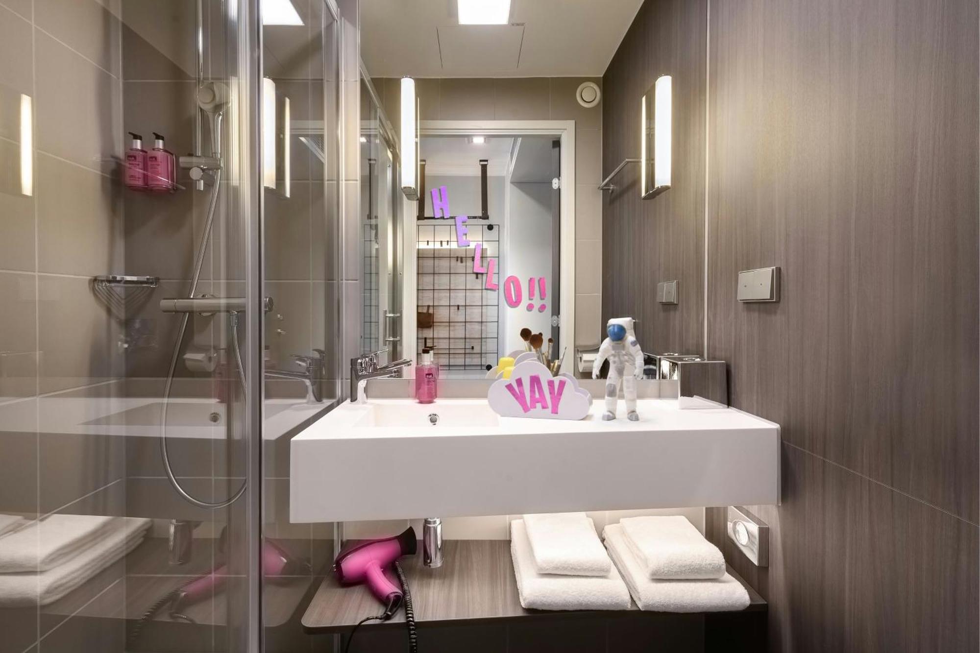 ホテル Moxy Stuttgart Feuerbach エクステリア 写真